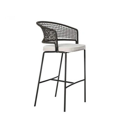 Kursi Bangku Tinggi Makan Teras Luar Ruangan Tali Anyaman Aluminium Hitam dan Kursi Tinggi dengan Bantal